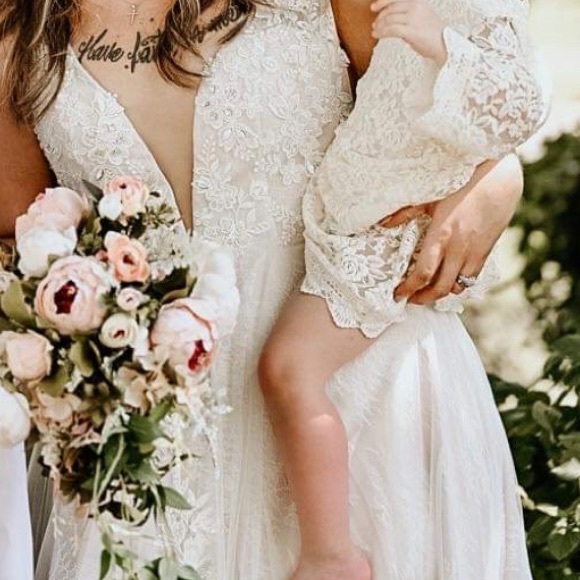 Plus Size Laced Embellished Vintage Layered Wedding Dress 16 - Picture 2 of 4